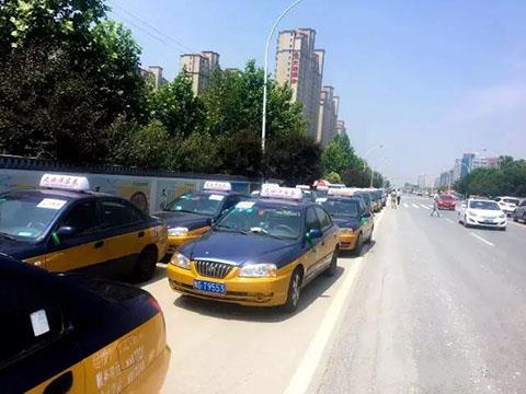 प्यार परीक्षण में मदद करता है हम action.jpg में हैं Love helps test we are in action.jpg