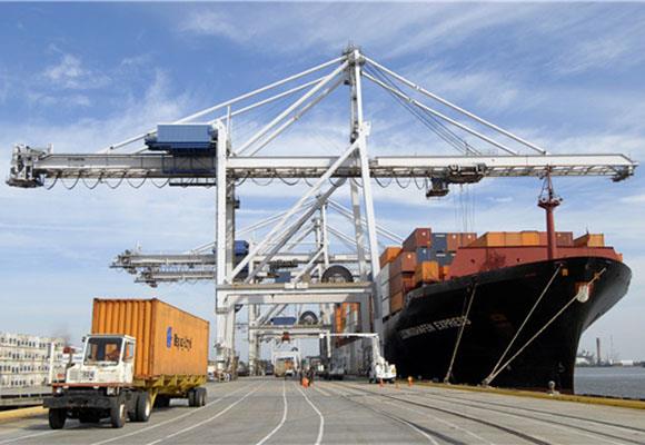 शोर कंटेनर क्रेन को जहाज